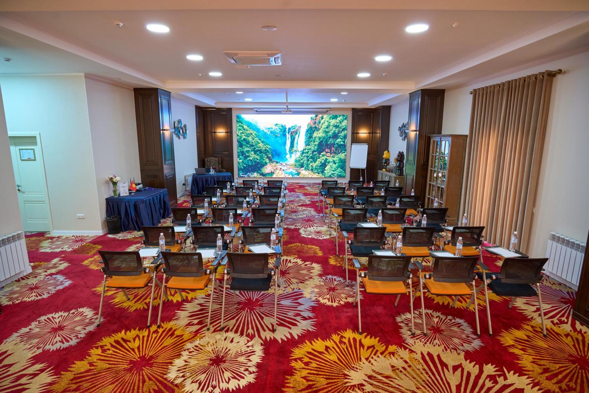 Garden Hotel & Spa 比什凯克 外观 照片