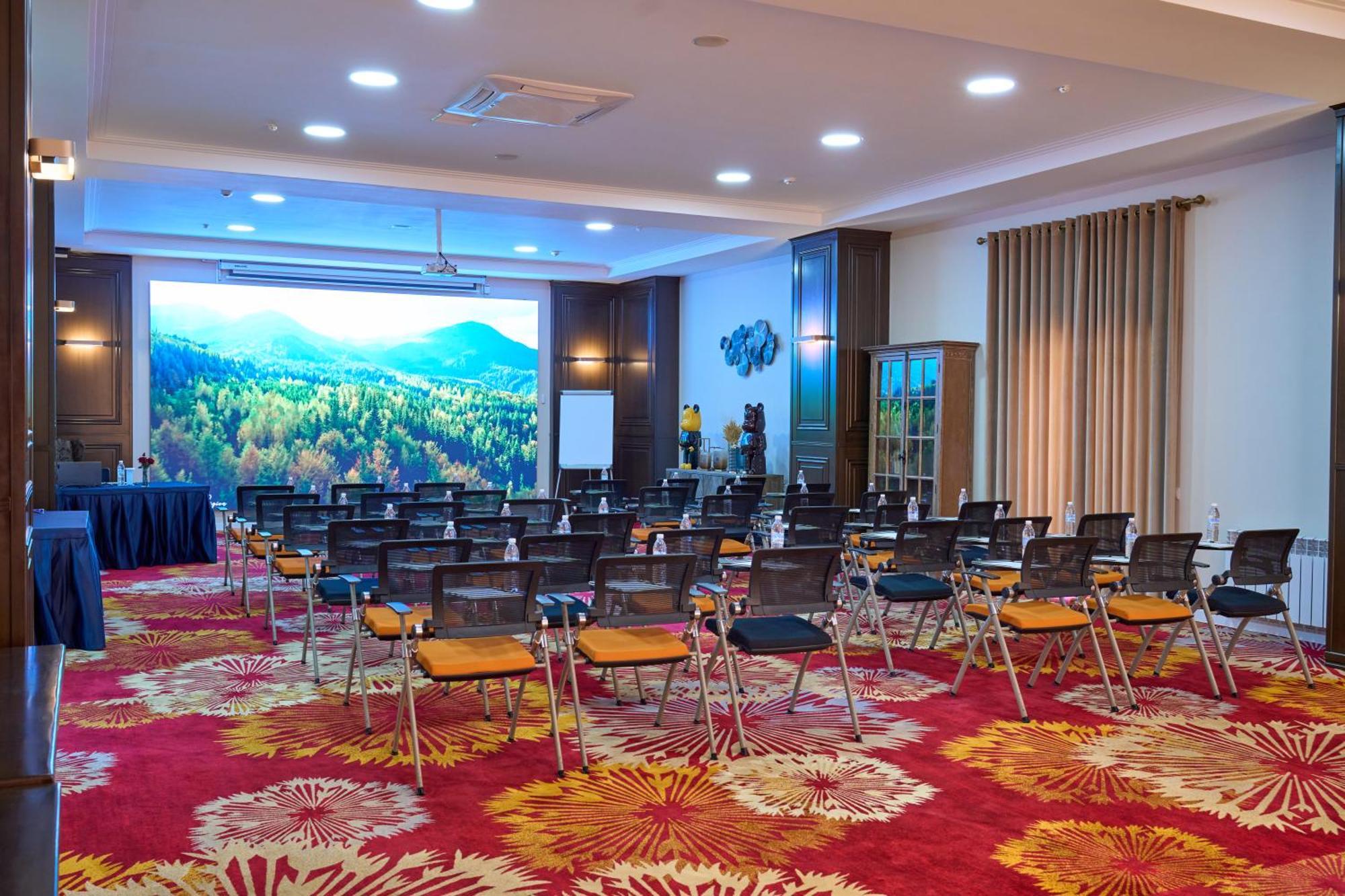 Garden Hotel & Spa 比什凯克 外观 照片