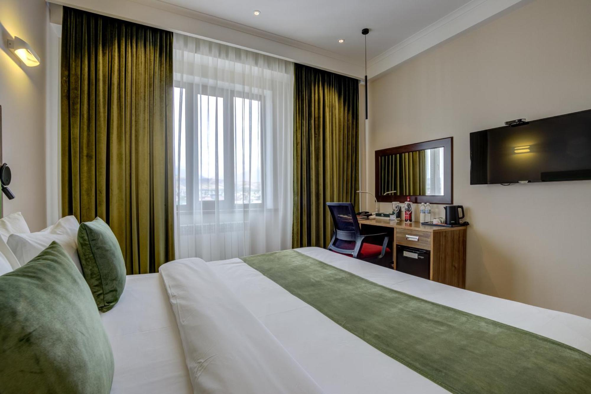 Garden Hotel & Spa 比什凯克 外观 照片