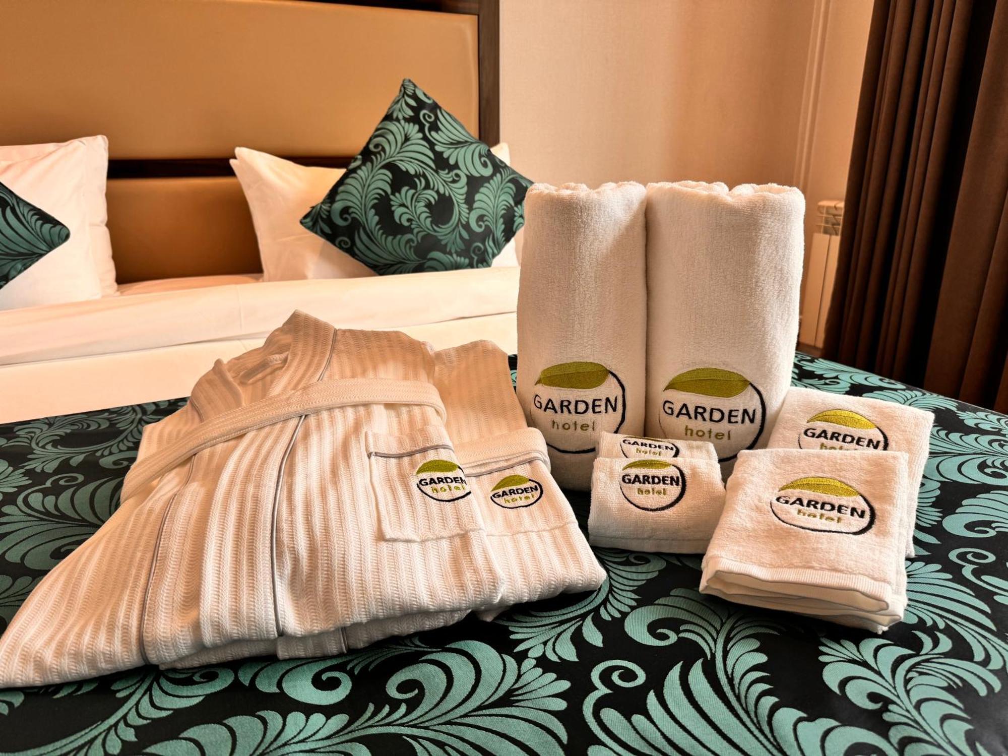 Garden Hotel & Spa 比什凯克 外观 照片