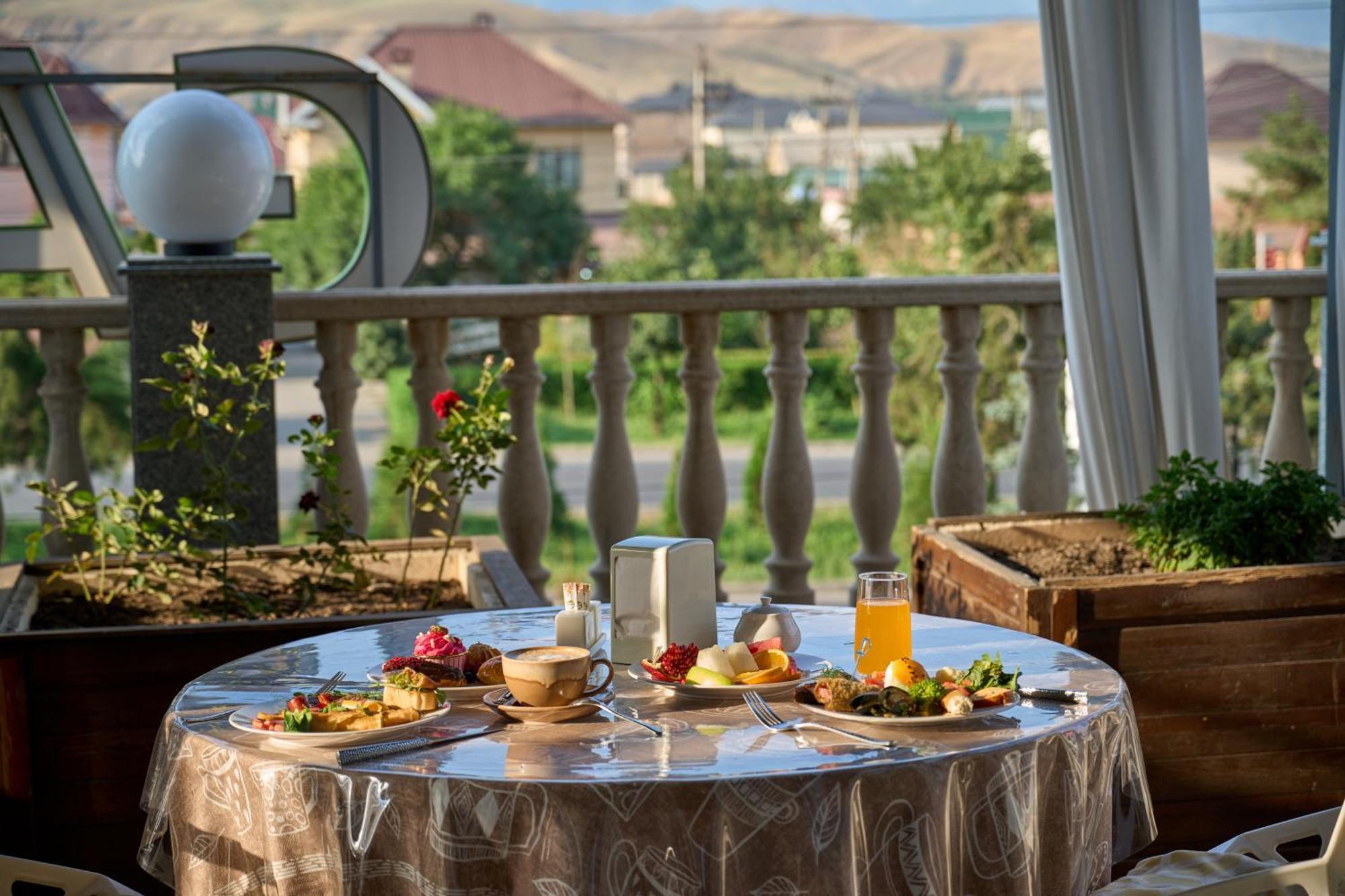 Garden Hotel & Spa 比什凯克 外观 照片